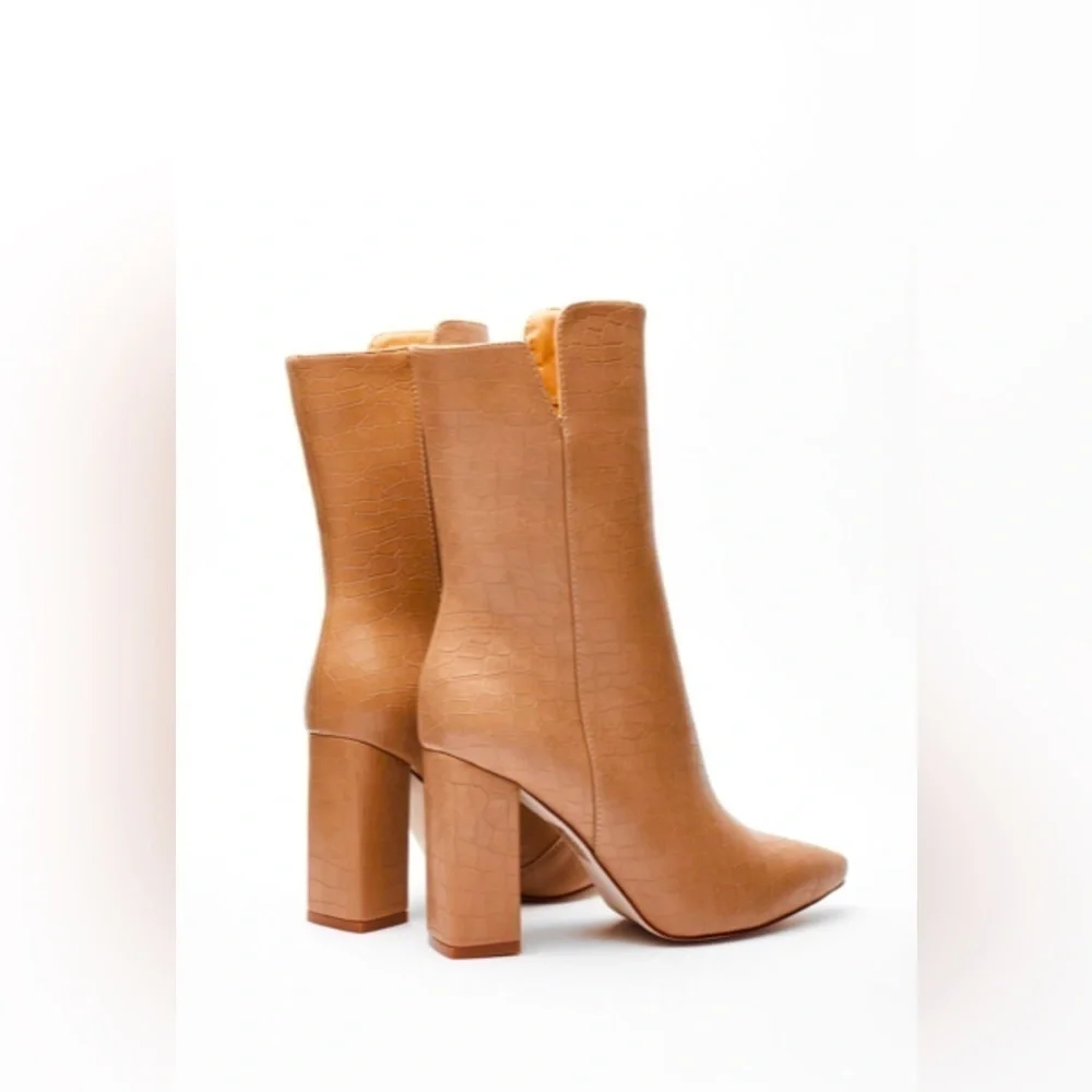 Don't Croc Me Now Faux Leather Cut-Out Boots Size 6 NWOT - Picture 3 of 4